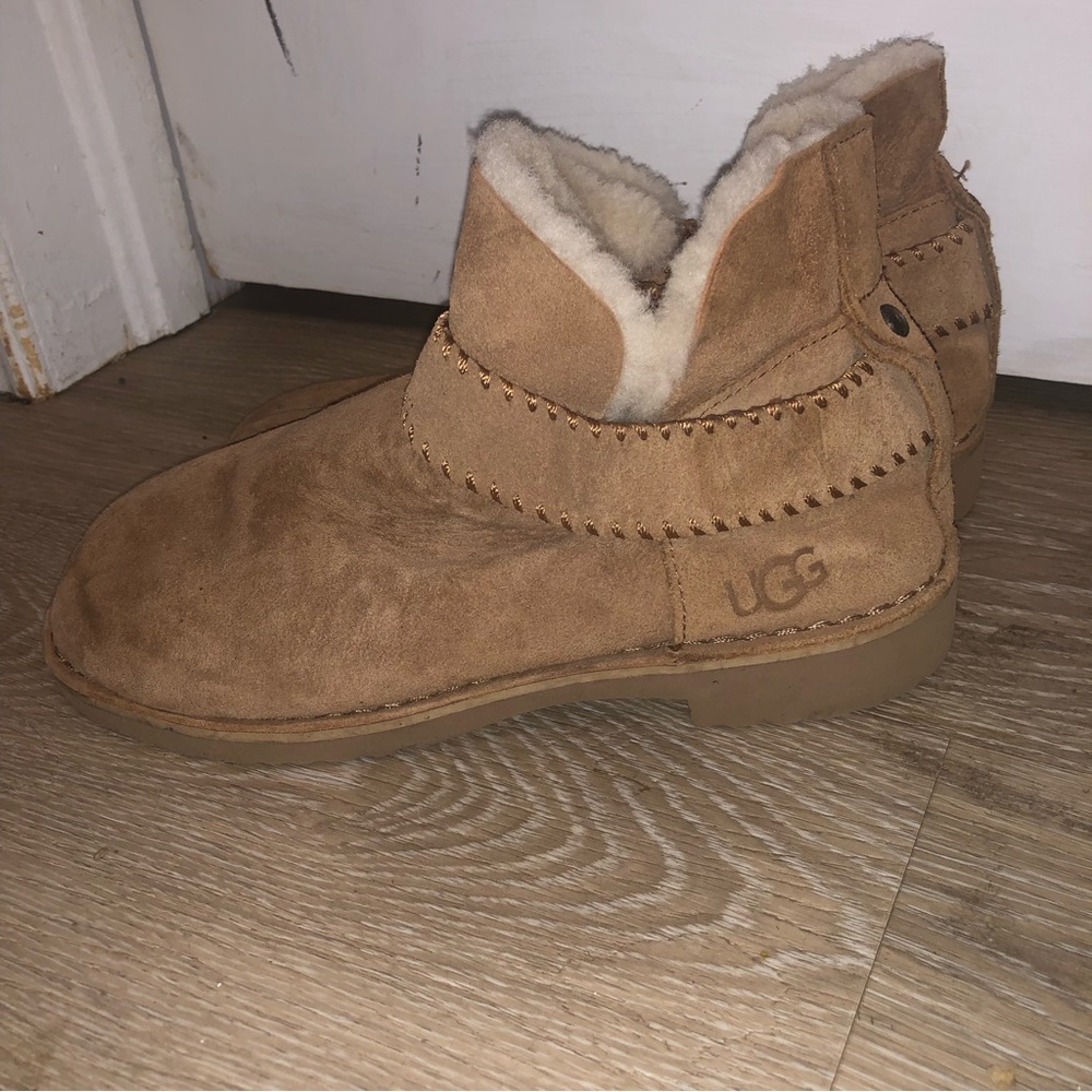 Ugg ladies winter boots bootie’s size 7